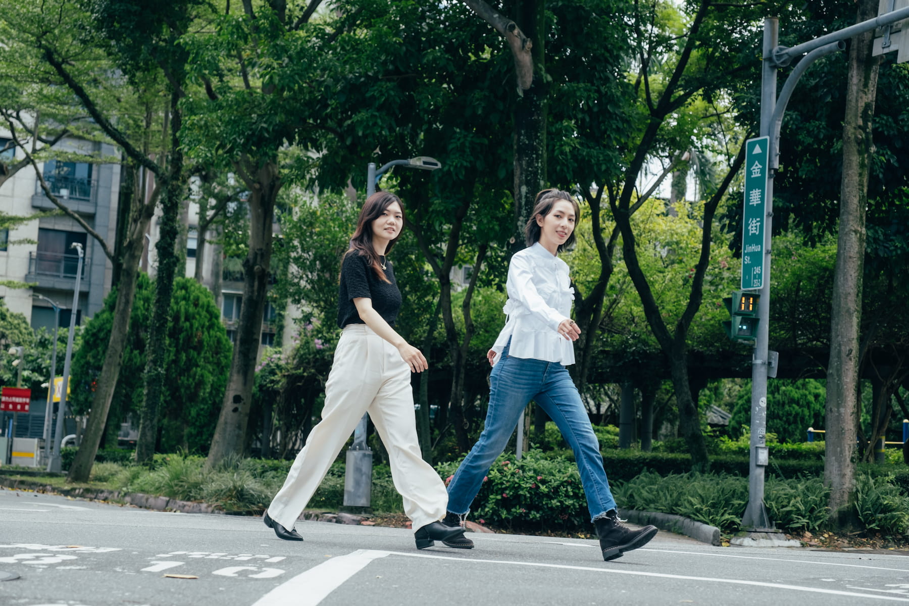 《第一次遇見花香的那刻》導演鄧依涵&主演林辰唏:我們都可以好好地成為自己 - VERSE
